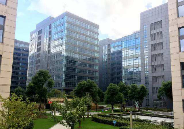 上海浦东外高桥新市镇6号地铁商品住宅（金地集团项目） 2010年6月 10万㎡ EPS薄膜面系统